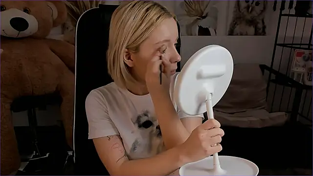 AuroraWrenfield online show from 12, 1, 2026