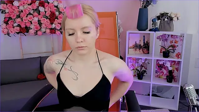 AuroraWrenfield online show from 24, 2, 2026