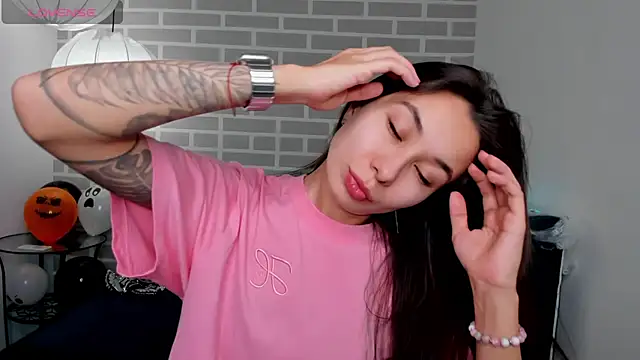 Snapshot of Kat__cat chatting on 27, 10, 2025 Kat cat online show from 27, 10, 2025