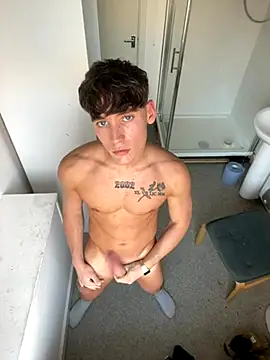 Snapshot of naughtyboy0124 chatting on 25, 11, 2025 naughtyboy0124 online show from 25, 11, 2025