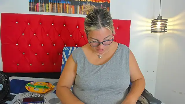 carolinacrus01 online show from 25, 11, 2025