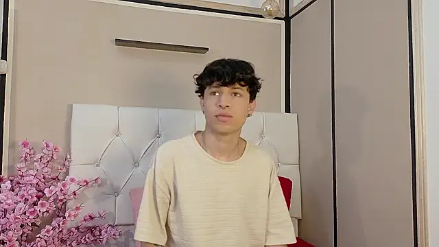 Snapshot of Axel__Evans chatting on 27, 10, 2025 Axel Evans online show from 27, 10, 2025