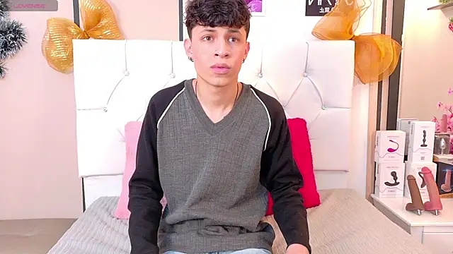 Snapshot of Axel__Evans chatting on 15, 12, 2025 Axel Evans online show from 15, 12, 2025