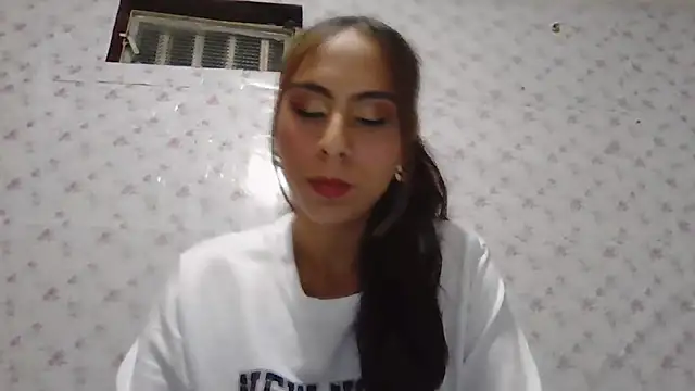 Snapshot of Roselingalvis13 chatting on 30, 4, 2026 Roselingalvis13 online show from 30, 4, 2026