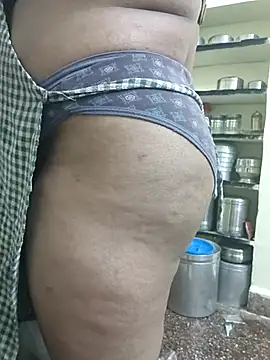 Snapshot of dhanshri143 chatting on 28, 10, 2025 dhanshri143 online show from 28, 10, 2025