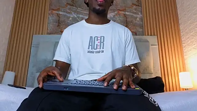 Snapshot of pipedark_ chatting on 28, 11, 2025 pipedark online show from 28, 11, 2025