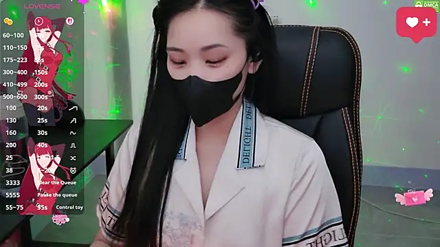 Snapshot of HanaYourlove chatting on 12, 4, 2026 HanaYourlove online show from 12, 4, 2026