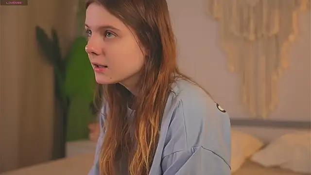 Snapshot of Lu__Lane chatting on 9, 10, 2025 Lu Lane online show from 9, 10, 2025