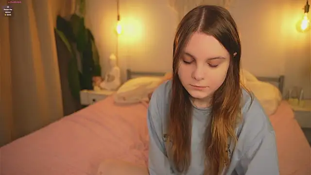 Snapshot of Lu__Lane chatting on 5, 12, 2025 Lu Lane online show from 5, 12, 2025