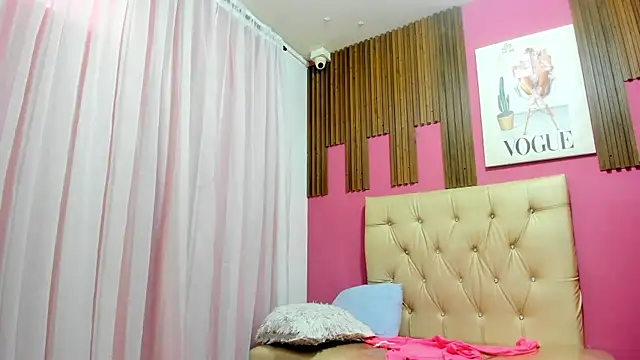 Lucia Spear online show from 26, 11, 2025