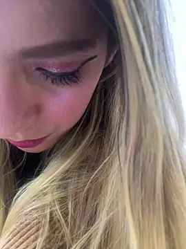 VesperVelvet online show from 18, 3, 2026