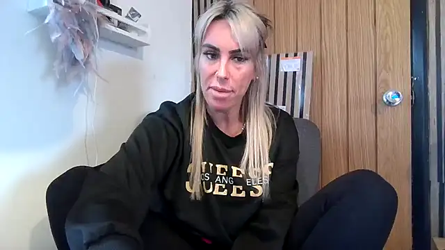 Snapshot of poppyinga1 chatting on 4, 3, 2026 poppyinga1 online show from 4, 3, 2026