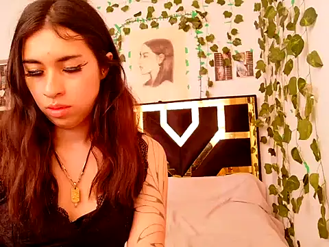 Snapshot of lucywhite13 chatting on 21, 10, 2025 lucywhite13 online show from 21, 10, 2025