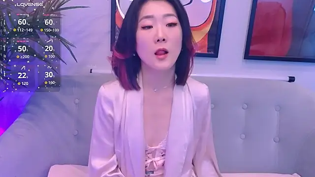 Snapshot of AikoYamada chatting on 18, 10, 2025 AikoYamada online show from 18, 10, 2025