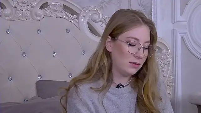 MiaEuphoria  online show from 8, 10, 2025