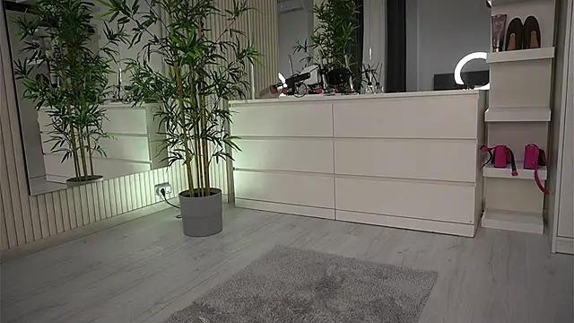 Snapshot of EmmaBlanco chatting on 2, 4, 2026 EmmaBlanco online show from 2, 4, 2026