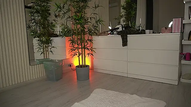 Snapshot of EmmaBlanco chatting on 6, 4, 2026 EmmaBlanco online show from 6, 4, 2026