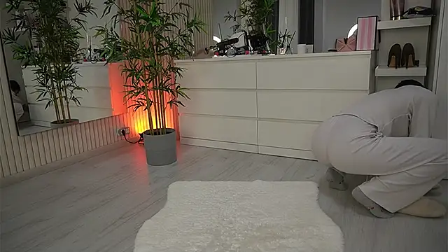 Snapshot of EmmaBlanco chatting on 7, 4, 2026 EmmaBlanco online show from 7, 4, 2026