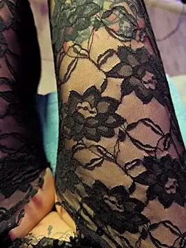 sarahpearlx online show from 15, 4, 2026