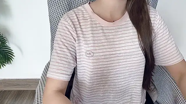 Snapshot of LiLi_Sweetie chatting on 27, 10, 2025 LiLi Sweetie online show from 27, 10, 2025