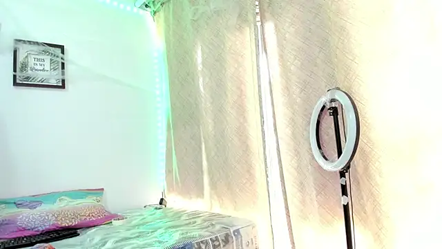 Snapshot of selena_jhonson chatting on 29, 10, 2025 selena jhonson online show from 29, 10, 2025