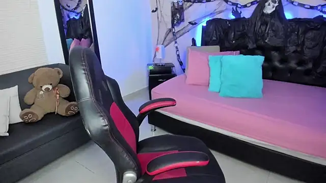 LolaVillalobos online show from 25, 10, 2025