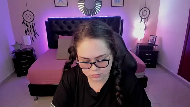 LolaVillalobos online show from 12, 2, 2026