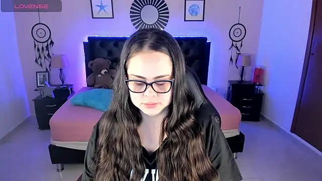 LolaVillalobos online show from 30, 6, 2026