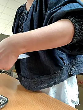 Snapshot of PhuongNhi21 chatting on 14, 10, 2025 PhuongNhi21 online show from 14, 10, 2025