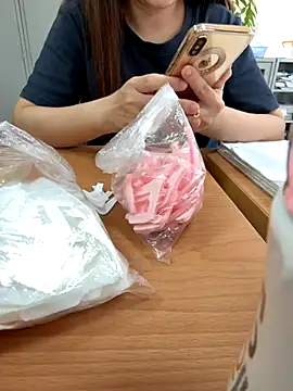 Snapshot of PhuongNhi21 chatting on 28, 10, 2025 PhuongNhi21 online show from 28, 10, 2025