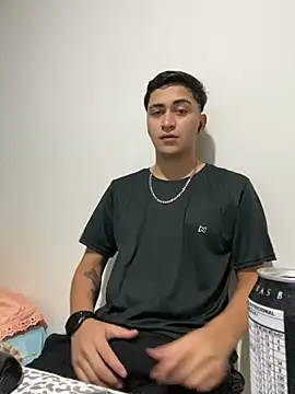 Snapshot of Tavinho067 chatting on 12, 11, 2025 Tavinho067 online show from 12, 11, 2025