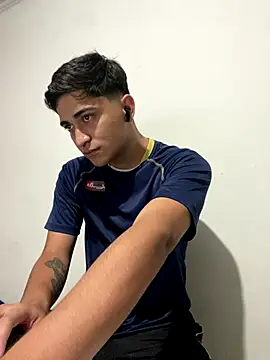 Snapshot of Tavinho067 chatting on 14, 12, 2025 Tavinho067 online show from 14, 12, 2025