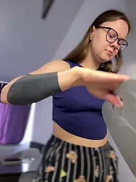 Snapshot of _CherryBloom_ chatting on 14, 4, 2026 CherryBloom online show from 14, 4, 2026