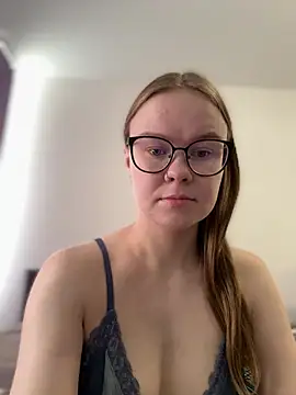 Snapshot of _CherryBloom_ chatting on 19, 4, 2026 CherryBloom online show from 19, 4, 2026