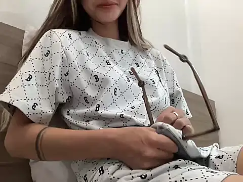 Snapshot of Min_sara69 chatting on 13, 10, 2025 Min sara69 online show from 13, 10, 2025