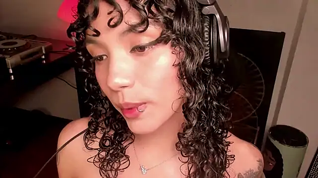 Snapshot of Nati____ chatting on 7, 4, 2026 Nati online show from 7, 4, 2026