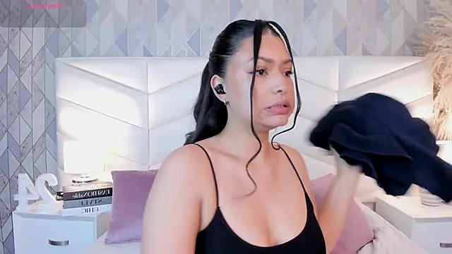 Snapshot of victoria___jonnes chatting on 26, 9, 2025 victoria jonnes online show from 26, 9, 2025