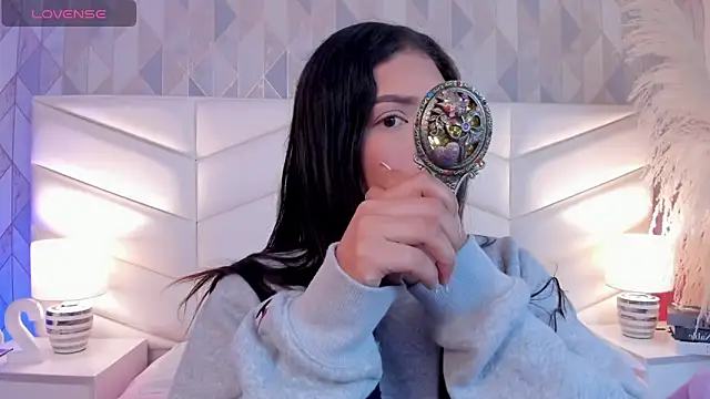 Snapshot of victoria___jonnes chatting on 11, 11, 2025 victoria jonnes online show from 11, 11, 2025