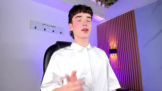 Snapshot of austin_rouse chatting on 9, 4, 2026 austin rouse online show from 9, 4, 2026