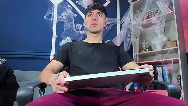 etham wolf  online show from 22, 10, 2025