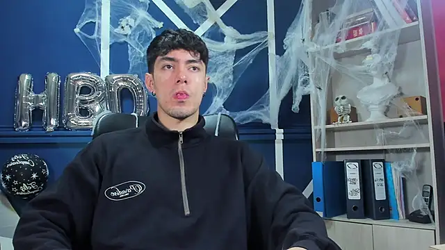 etham wolf  online show from 29, 10, 2025