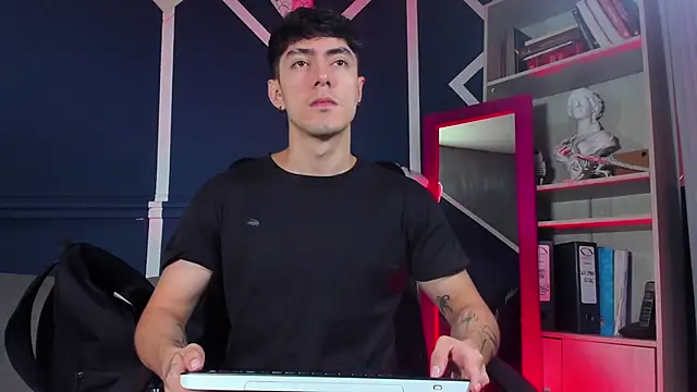 etham wolf  online show from 25, 11, 2025