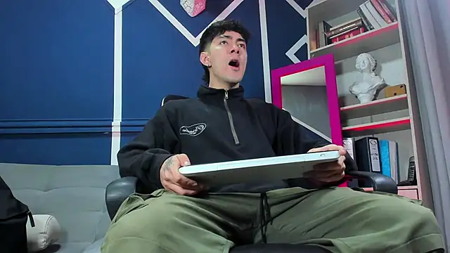 etham wolf  online show from 20, 12, 2025