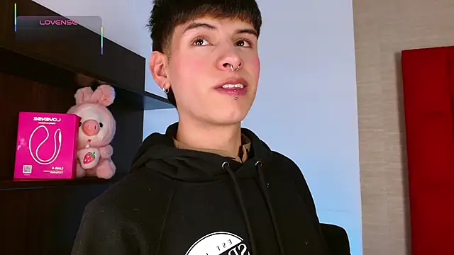 Ezra Storm online show from 4, 12, 2025