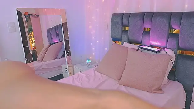 Snapshot of anitaglow chatting on 12, 11, 2025 anitaglow online show from 12, 11, 2025