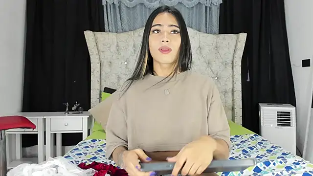 Snapshot of aleja_spearsx chatting on 25, 5, 2026 aleja spearsx online show from 25, 5, 2026