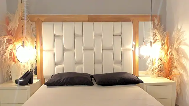 Daphne And Roger online show from 22, 9, 2025