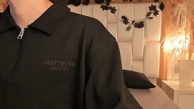 Daphne And Roger online show from 18, 12, 2025