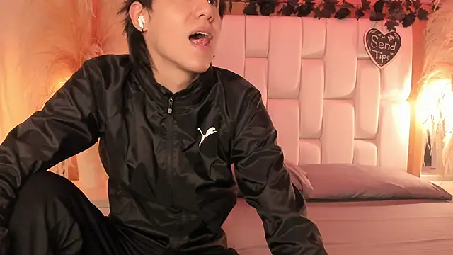 Daphne And Roger online show from 3, 3, 2026