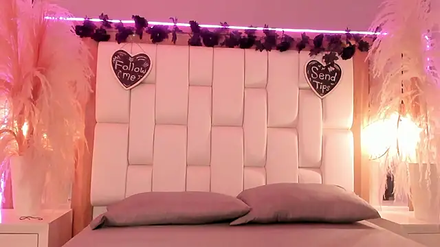 Daphne And Roger online show from 11, 3, 2026